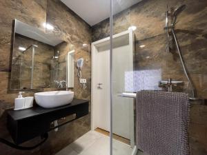 a bathroom with a sink and a glass shower at Soltauer Bleibe in Soltau +34 photos