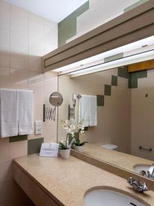 a bathroom with a sink and a mirror at Luna Hotel da Oura in Albufeira