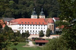 a large white building with a red roof at Gäste- und Tagungshaus Benediktinerabtei Plankstetten in Berching