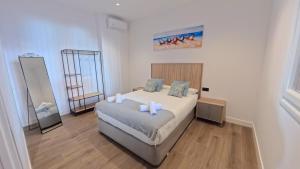 a bedroom with a bed with two towels on it at Urdaibai Gernika Stages in Guernica y Luno