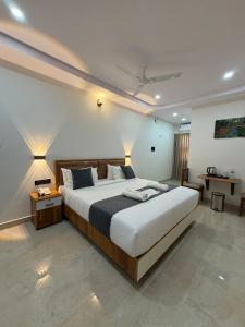 a bedroom with a large bed in a room at HOTEL FORTUNER Inn in Bangalore