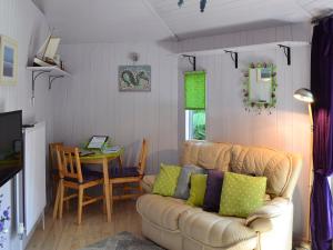 a living room with a couch and a table at Beach Retreat - Ukc2322 in St Ives