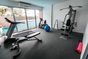 Fitness centrum a/nebo fitness zařízení v ubytování Chic Condominium Studio building A
