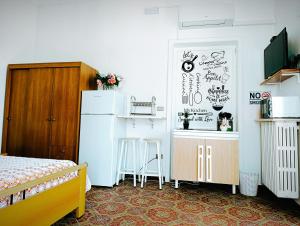 a small kitchen with a refrigerator and a table at Le volte di Umberto Scirocco in Sogliano Cavour