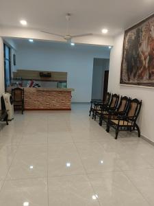 a waiting room with a row of chairs and a fireplace at Sky Glow Residence in Pepiliyana