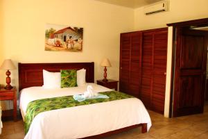 a bedroom with a bed with a towel on it at La Foresta Nature Resort in Quepos