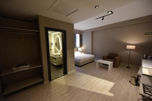 a hotel room with a bed and a mirror at Anemon Grand Şanlıurfa in Göktepe