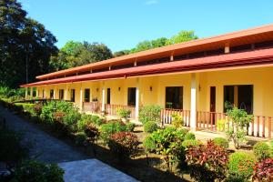 a building with a lot of plants in front of it at La Foresta Nature Resort in Quepos