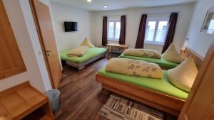 a small room with two beds and a tv at Mühldorfer Hof in Altötting