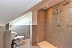 a bathroom with a toilet and a glass shower at Finest Retreats - The Holt in Stamford +15 photos