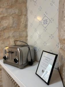 a table with a toaster and a sign on it at BoomCoeur in Niort