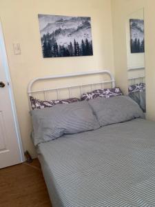 a bed in a small room with at Sanremo Oasis, City di Mare, SRP in Cebu City +24 photos