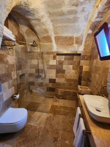 a bathroom with a shower and a toilet and a sink at Key of Cappadocia - House of Beautiful Horses in Avanos