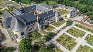 an aerial view of a large building with a courtyard at Escapade aux Peupliers in Vironchaux