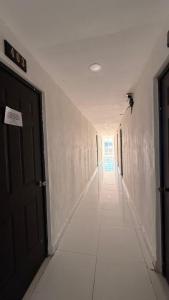 an empty hallway with a door in a building at Hotel Boutique Los Laureles in Tuxtla Gutiérrez