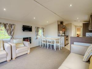 a living room with white furniture and a kitchen at The Orchard - Uk7111 in Alloa +13 photos