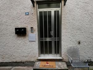 a door of a building with a bench in front of it at Appartamento Pini Nicolina s2 in Tirano