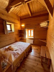 a bedroom with a bed in a wooden cabin at Chambre de charme in Berbezit