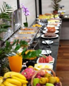 a buffet line with many different types of food at Hotel Pedra Moura in Vacaria
