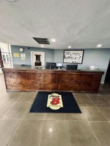 a bar in a restaurant with a counter at Super 8 by Wyndham Sterling CO in Sterling