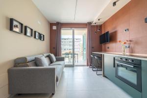 a living room with a couch and a kitchen at Penelope al mare 20 in Alba Adriatica