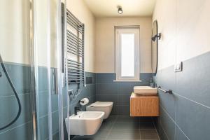 a bathroom with a sink and a toilet and a window at Penelope al mare 20 in Alba Adriatica +15 photos