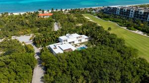 an aerial view of a house on a resort at Villa Marazul 5BR Beach & Golf Access in Cancún