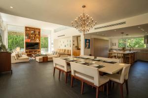 a kitchen and living room with a table and chairs at Villa Marazul 5BR Beach & Golf Access in Cancún