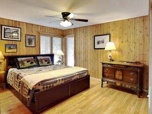 a bedroom with a bed and a ceiling fan at Shoreline Chateau in Swanton