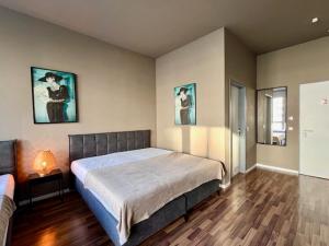 a bedroom with a large bed in a room at N8 Rooms by BW Living in Leipzig