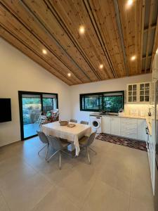 a kitchen with a table and chairs in a room at Kalidoniahouses in Perapedhi