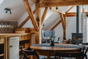 a kitchen and dining room with a table and chairs at Gospodarstwo ekoturystyczne ARTYSTYKA in Bystrzyca Kłodzka +24 photos