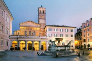 ローマにあるRomanticasa Trastevereの時計塔と噴水のある建物