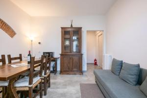 a living room with a table and a dining room at La Corte Rooms Pisa in Pisa +35 photos