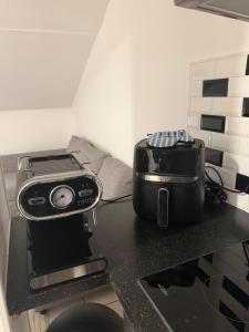 a toaster sitting on a counter in a kitchen at T3 duplex Cosy Centre-ville Longjumeau Proche RER TGV Orly in Longjumeau +1 photo