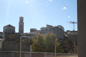 Nespecifikovaný výhled na destinaci Figueres nebo výhled na město při pohledu z apartmánu