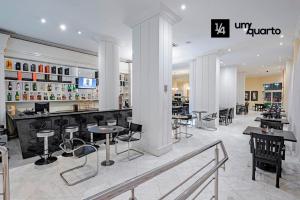 a restaurant with a bar with tables and chairs at Manhattan Floor in Curitiba