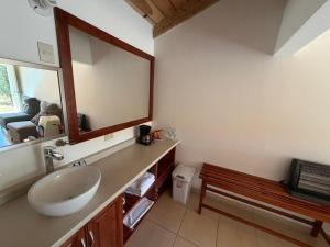 a bathroom with a sink and a mirror at Hotel Mi Lindo Chihuahua in Areponapuchi