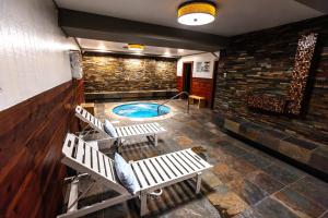 a room with two benches and a swimming pool at The Sierra House in Mammoth Lakes