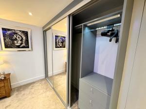 a walk in shower in a bathroom with a glass door at Modern Central St Albans Maisonette Free Parking Sleeps 4 Fast Wifi in St. Albans