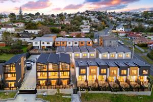 an aerial view of a building in a city at Modern 3BR Family Townhouse & Walk to Train & Free Parking & Gated Community in Auckland