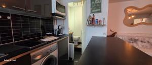 a kitchen with a sink and a stove top oven at La cachette de l'Alpiniste in Fontainebleau