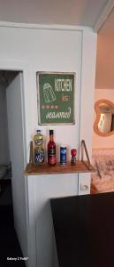 a kitchen is decorated with a sign on a wall at La cachette de l'Alpiniste in Fontainebleau