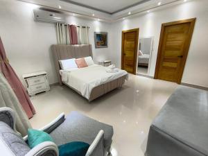 a bedroom with a bed and a couch at América Colares VII in Los Frailes