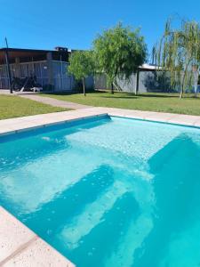 a swimming pool with blue water in a yard at Refugio del sol Erezcano in Eréscano +10 photos