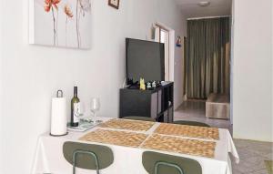 a room with a table with chairs and a television at Nice Home In Karlobag With Wifi in Karlobag