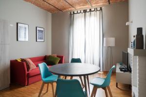 Зона вітальні в Brera Apartments in San Fermo