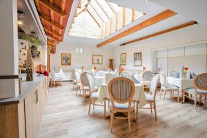 a dining room with white tables and chairs at All Inclusive Hotel Sonnenhügel in Sattendorf