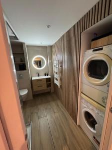 a bathroom with a washing machine and a sink at Perle Dazur Jacuzzi Suite Parking Prive 5min Mer in Menton