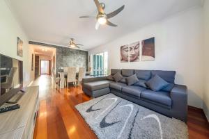 a living room with a blue couch and a table at Ocean Gardens Apartment by Mth in Caniço